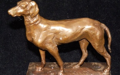 Sculpture, Zware Bronzen hond op marmeren voet - Naar Louis-Albert Carvin (1875-1951) - 19 cm - Bronze, Marble - 2000