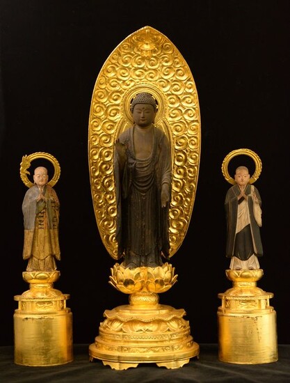 Sculptures (3) - Natural solid wood and lacquered gold - Amida Nyorai with two monk assistants - Showing extreme beauty in their carvings and expressions - Japan - Late 19th century (Meiji period)