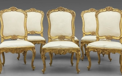 Sei sedie Luigi XV in legno finemente intagliato