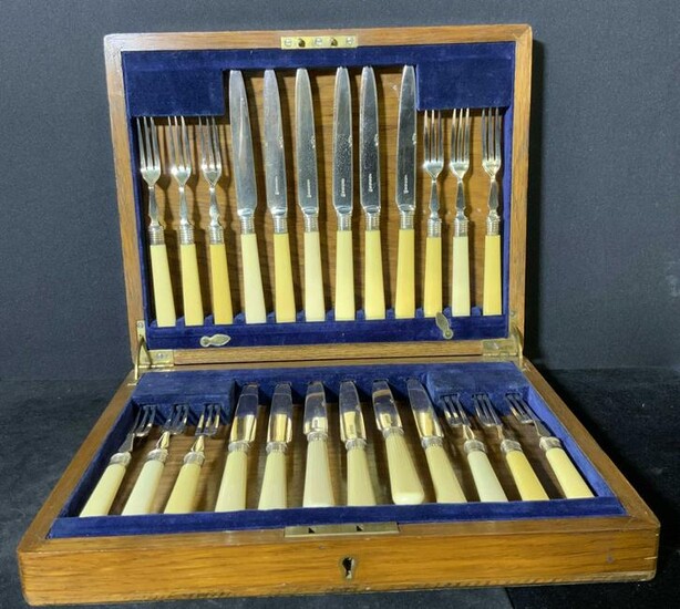 Set24 FA & CO. Vntg English S Plated Boxed Cutlery