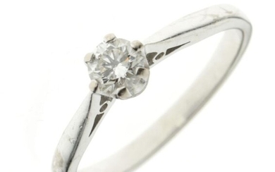 Single stone diamond 18ct white gold ring, the brilliant...