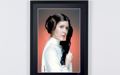 Star Wars - A New Hope 1977 - Carrie Fisher as "Princess Leia" - Fine Art Photography - Luxury Wooden Framed 70X50 cm - Limited Edition Nr 02 of 30 - Serial ID 60050 - Original Certificate (COA), Hologram Logo Editor and QR Code