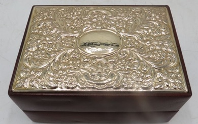 Sterling Silver & Leather Jewelry Box H: 3" W: 6" D: 4.5" Italy