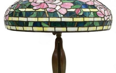 TIFFANY STYLE STAINED GLASS TELESCOPIC TABLE LAMP