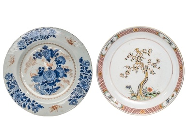 TWO LARGE CHINESE EXPORT PORCELAIN DISHES QIANLONG PERIOD (1...