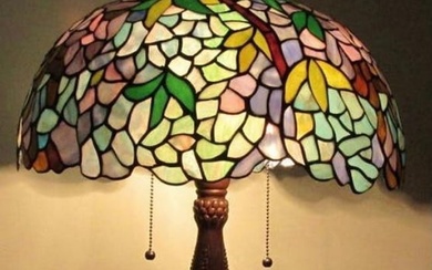 Tiffany Style Wisteria Table Lamp