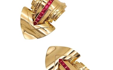 Tiffany & Co. 1950 Art Deco Retro Dress Clips in 14Kt Gold with 2.70 Cts Rubies