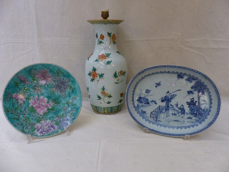 A dish and a basin in blue and polychrome Chinese...