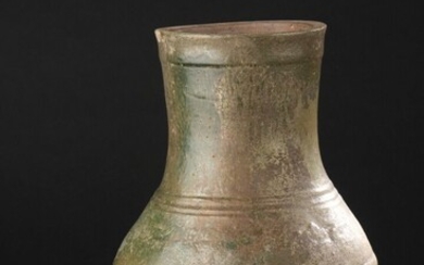 Vase en grès émaillé vert Chine, dynastie... - Lot 23 - Daguerre