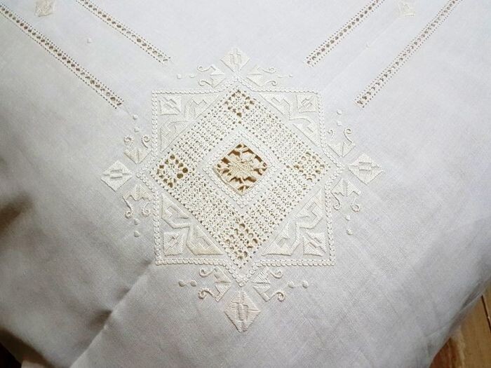 Very rich 100% pure linen bedspread with hand needlepoint embroidery - Linen - 21st century