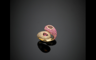 *A tourmaline cross-over bi-coloured gold ring with a pink...