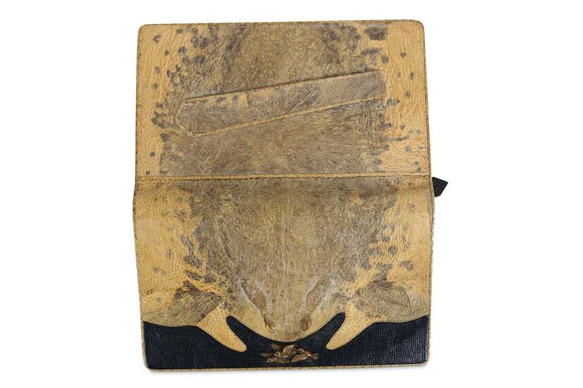 A 1930'S JAPANESE PURSE FORMED FROM A CANE TOAD...