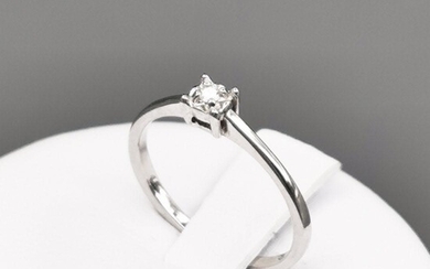 18 kt Solitaire ring in 18 kt white gold with diamond