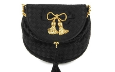 BOTTEGA VENETA - a small vintage Intrecciato handbag.