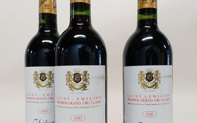 24 bouteilles CHÂTEAU BEAUSEJOUR BECOT 1983 1er GCC (B) Saint Emilion (étiquettes fanées)