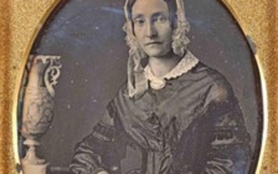 [DAGUERREOTYPE] Quarter-plate portrait daguerreotype of a young woman.