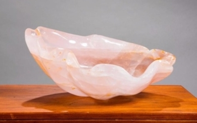 Remarquable vasque de quartz rose en forme de...