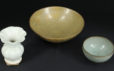 (3) Chinese Ceramic Bowls and a Vase.