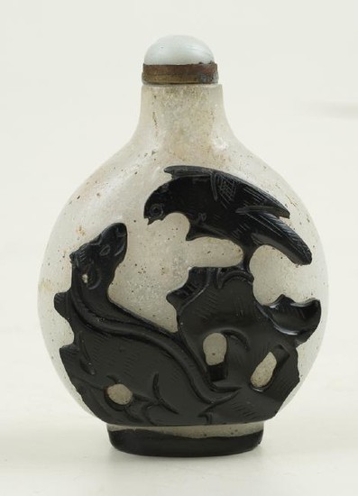 Glass snuff bottle with a black and white overlay.