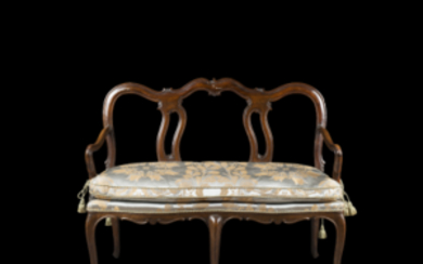 A two seater walnut sofa. Veneto, 18th century