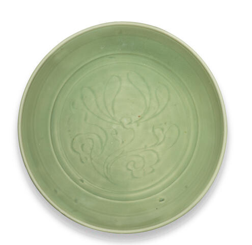 A large Longquan celadon-glazed dish