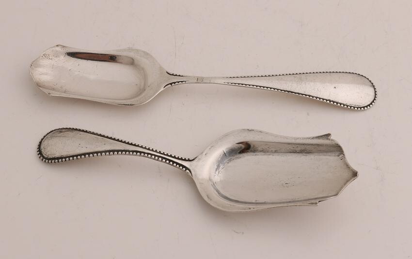 835/000 Silver tea scoop with wing bowl, stem with
