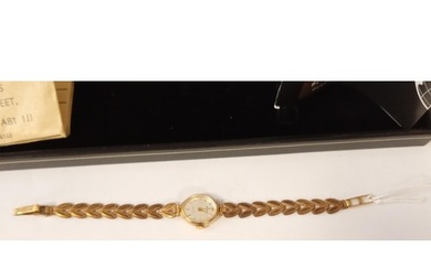 9 ct gold Accurist watch in original box weighs 9g approx