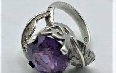 .925 Purple Sapphire Sterling Silver Ring Size: 6.25