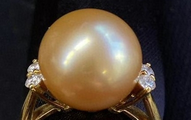 A 18K GOLD EMBEDED WITH GOLD PEARL RING
