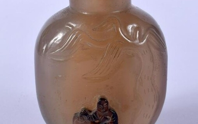 A 19TH CENTURY CHINESE CARVED AGATE SNUFF BOTTLE Qing