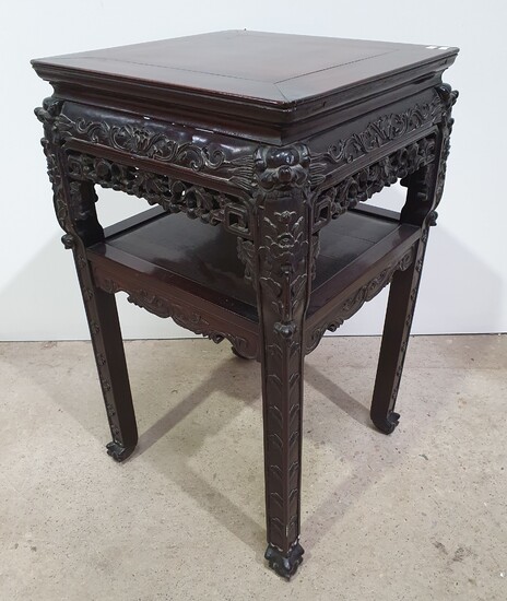 A 19TH CENTURY CHINESE ROSEWOOD JARDINERE STAND