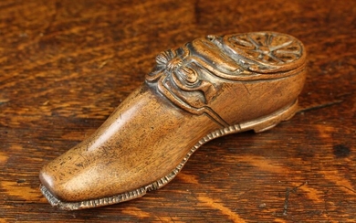 A 19th/Early 20th Century Carved Treen Shoe-shaped Snuff Box. The shoe tied with a bow to the front