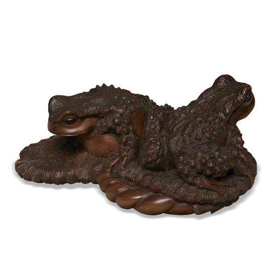 A CARVED WOOD SCULPTURE OF A PAIR OF TOADS ON STRAW SANDAL EDO PERIOD (19TH CENTURY), SIGNED MASANAO