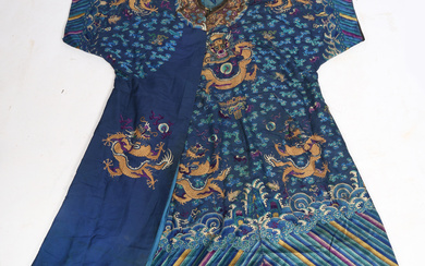 A CHINESE EMBROIDERED 'JI FU' COURT ROBE, LATE QING DYNASTY.