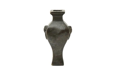 A CHINESE MINIATURE BRONZE BALUSTER VASE 十七或十八世紀 銅鋪首小瓶