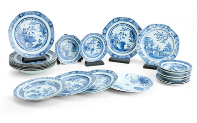 A COLLECTION OF CHINESE EXPORT BLUE AND WHITE PLATES