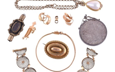 A COLLECTION OF GOLD COLOURED AND OTHER JEWELLERY