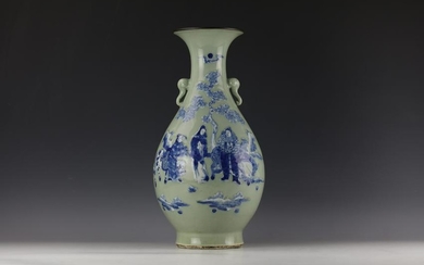 A Gilt Famille Rose Mandarin Birds Porcelain Vase
