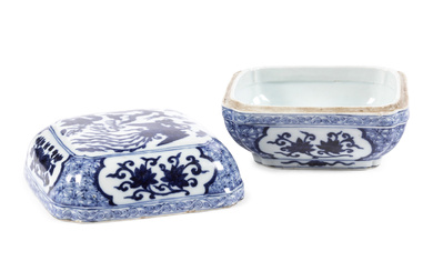 A Chinese Blue and White Porcelain Box and Cover