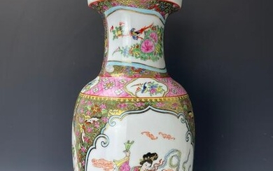 A Chinese Famille Rose Porcelain Vase 20C Late