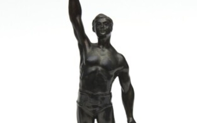 A GRAND TOUR STYLE BRONZE FIGURE OF AN ATHLETE HOLDING A LAUREL WREATH ABOVE HIS HEAD, RAISED ON A STEPPED RECTANGULAR PLINTH, 27 CM...