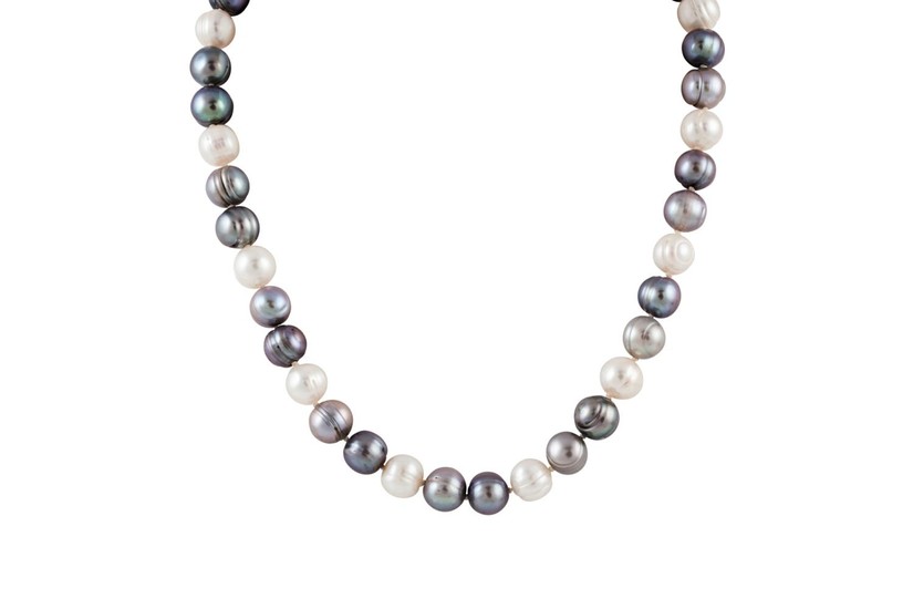 A GREY AND WHITE CULTURED PEARL NECKLACE, with gold clasp