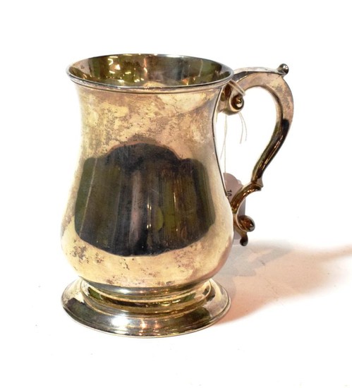 A George III silver mug, by John Payne, London, 1764,...
