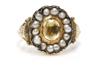 A Georgian foiled topaz and split pearl ring
