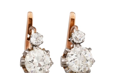 A PAIR OF ANTIQUE DIAMOND CLUSTER EARRINGS, the old cut diam...