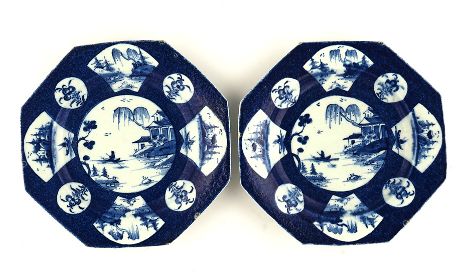 A PAIR OF BOW PORCELAIN BLUE AND WHITE OCTAGONAL PLATES