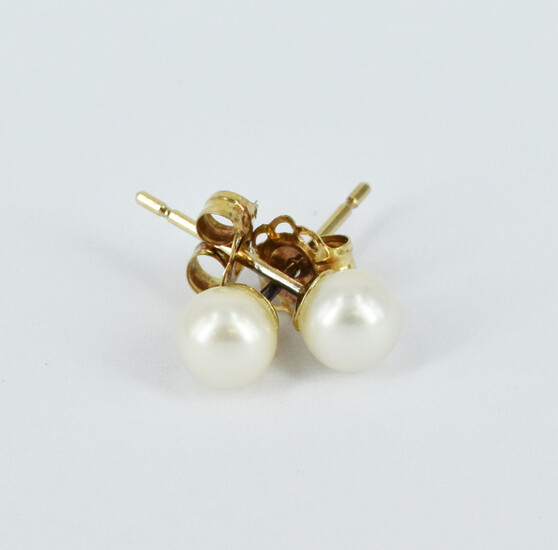 A PAIR OF CULTURED PEARL EAR STUDS