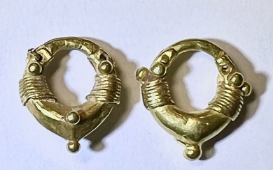 A PAIR OF GOLD EARRINGS.