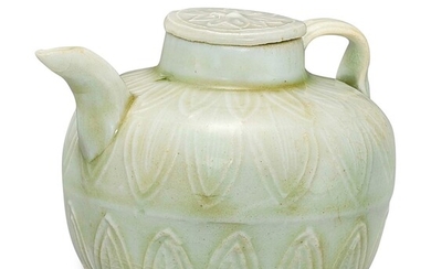 A QINGBAI CARVED EWER AND COVER SOUTHERN SONG DYNASTY | 南宋 青白釉刻蓮瓣紋蓋壺