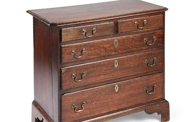 A SMALL GEORGE III OAK CHEST OF DRAWERS